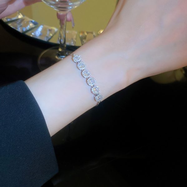 Luxurious Adjustable  Bracelets For Women Wedding in Pakistan - Image 2