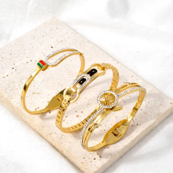 Women Gold Color snake Evil Eyes Jewellery set in Pakistan - Image 5