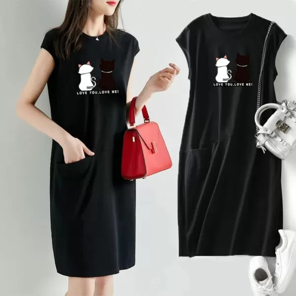 A model wearing a black knitted midi dress with text "S LOVE YOU LOVE MET," showcasing the dress's fit and style.