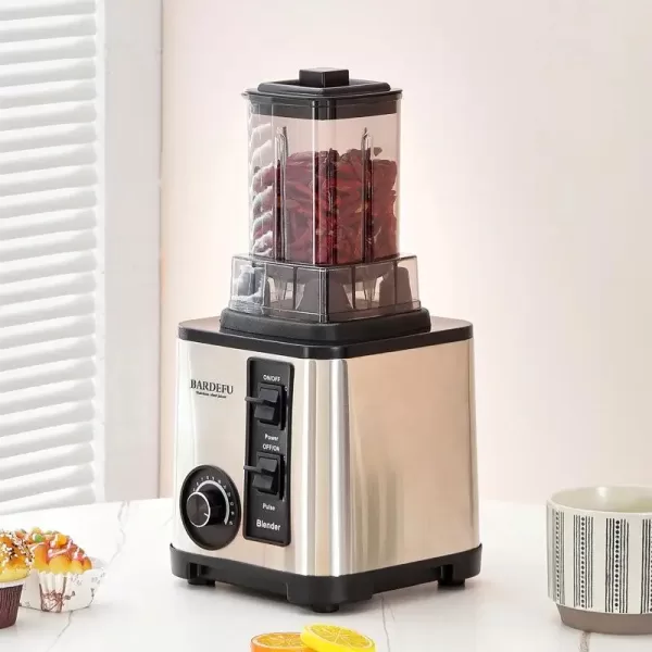 Making a smoothie with Silver Crest 3-in-1 blender with fresh fruits like berries and bananas