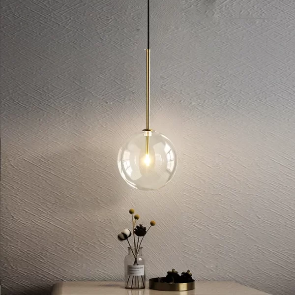 Sleek and stylish, this wall lamp complements any décor.