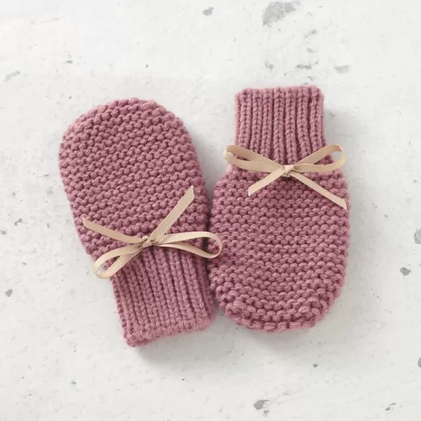 Adorable and Functional: Knit Baby Shoes and Gloves Set for Newborn Girls - Image 3