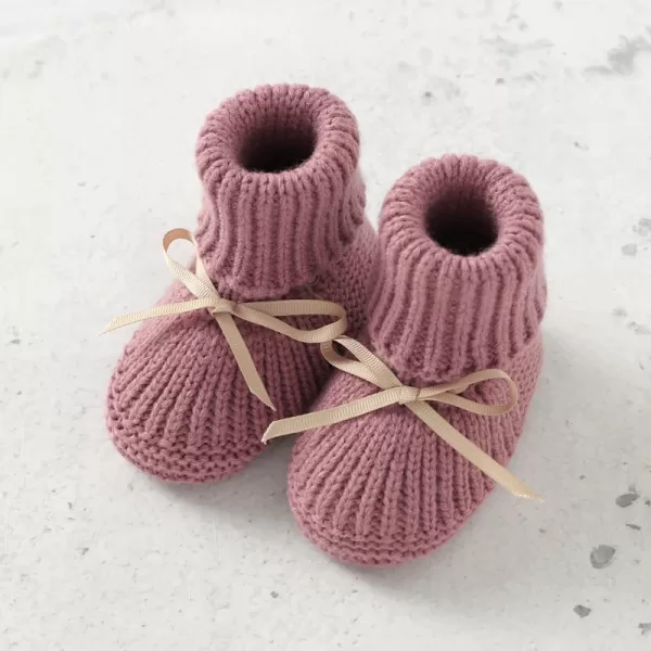 Adorable and Functional: Knit Baby Shoes and Gloves Set for Newborn Girls - Image 4