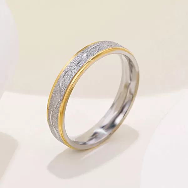 Elegant classic solitaire ring.