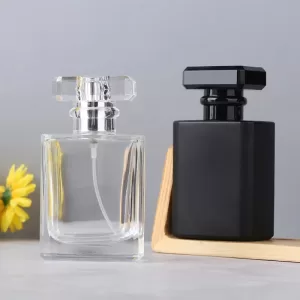 This 30ml refillable perfume bottle with a sleek black lid is perfect for travel or on-the-go touch-ups.
