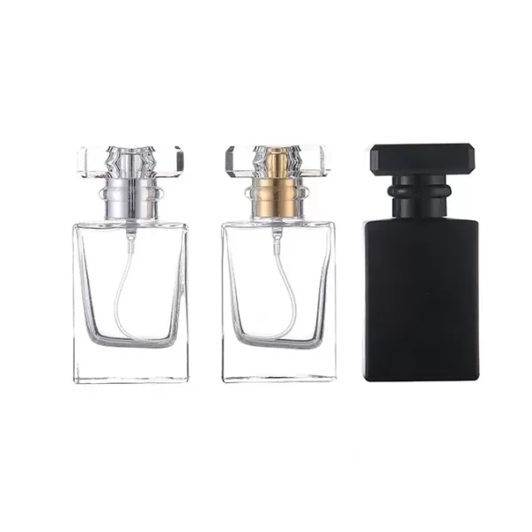 This 30ml perfume atomizer features a transparent square bottle and a chic black lid for a touch of modern sophistication.