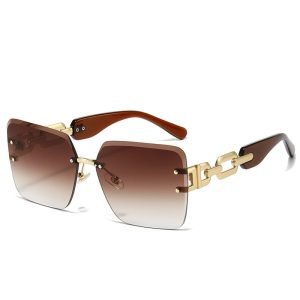 Black Helena oval sunglasses with gradient lenses and UV protection. Retro style women's eyewear.